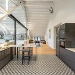 Traditional Architecture Meets Modern Design Ferienhaus *