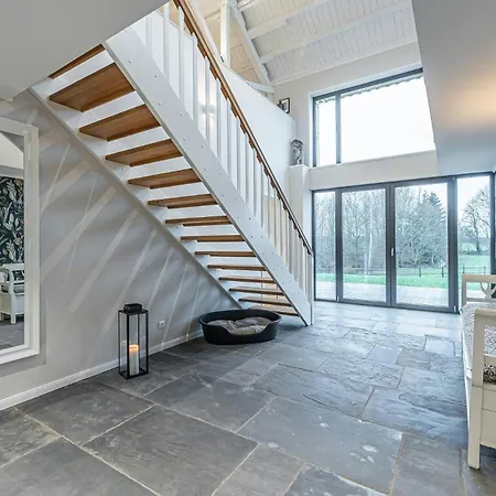 Traditional Architecture Meets Modern Design Casa vacanze