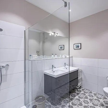 Traditional Architecture Meets Modern Design * Thumby